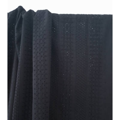 Tissu Broderie Anglaise Fleurs & Graphique Noir