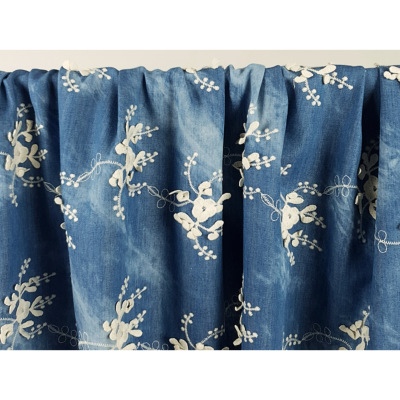 Tissu Denim Léger Tie & Dye et Brodé Bleu