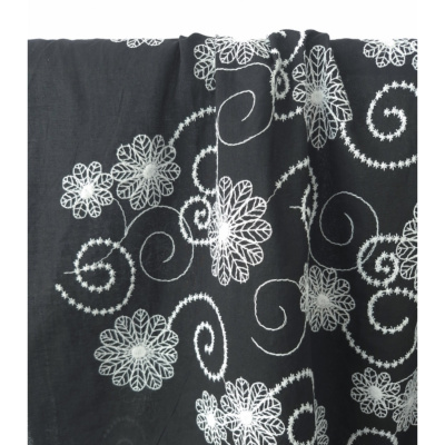 Tissu Voile de Coton Noir Fleurs Brodées Ecru