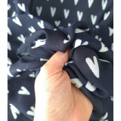 Tissu Taffetas Léger Viscose & Soie Graphic Heart Marine / Ecru