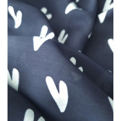 Tissu Taffetas Léger Viscose & Soie Graphic Heart Marine / Ecru